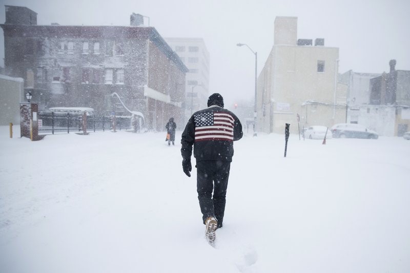 Massive Snow Storm Batters U.S East Coast, 18 inches of Snow Expected