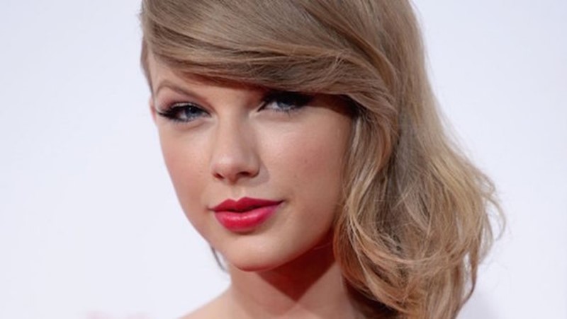Just How Powerful Is Taylor Swift? In Fight With Apple Swift Wins Big