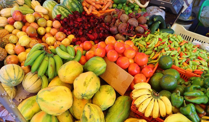 Fruit and vegetable markets in the Caribbean promote healthy lifestyles.