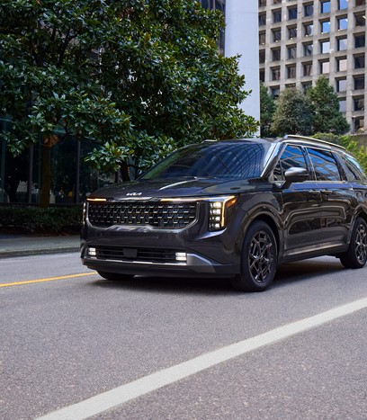 The refreshed 2025 Kia Carnival, equipped with an all-new hybrid powertrain, will make its first Canadian appearance at the 2024 Canadian International AutoShow. It will be displayed amid Kia's full roster of cars and SUVs. 