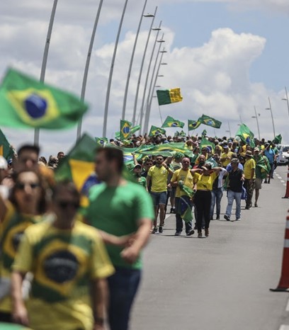 Thousands of Bolsonaristas gathered this Wednesday in front of Army commands in the main cities of Brazil to ask for a military intervention in the face of the victory of leftist Lula da Silva at the polls.