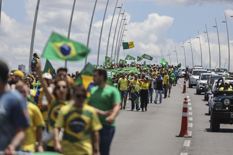 Thousands of Bolsonaristas gathered this Wednesday in front of Army commands in the main cities of Brazil to ask for a military intervention in the face of the victory of leftist Lula da Silva at the polls.