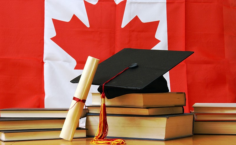 Canada scholarships with books and graduation hat